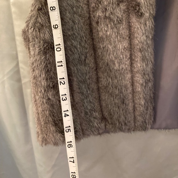 ⚡️🌟HOST PICK🌟 Iman Faux Fur Vest Gray Modacrylic Poly Hook Closure Size XS EUC - Picture 8 of 9